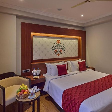מלון Golden Tulip טירופאטי מראה חיצוני תמונה