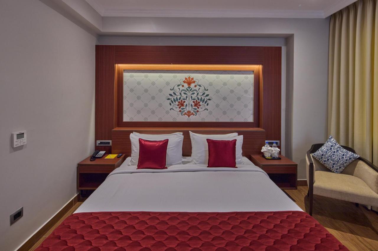 מלון Golden Tulip טירופאטי מראה חיצוני תמונה