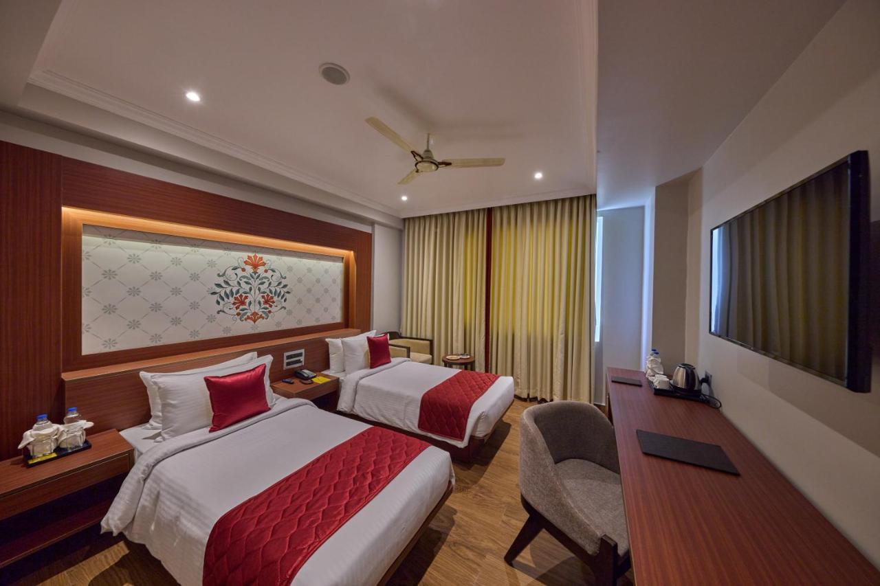 מלון Golden Tulip טירופאטי מראה חיצוני תמונה