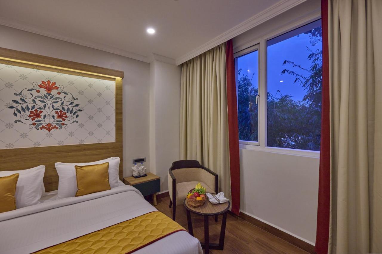 מלון Golden Tulip טירופאטי מראה חיצוני תמונה
