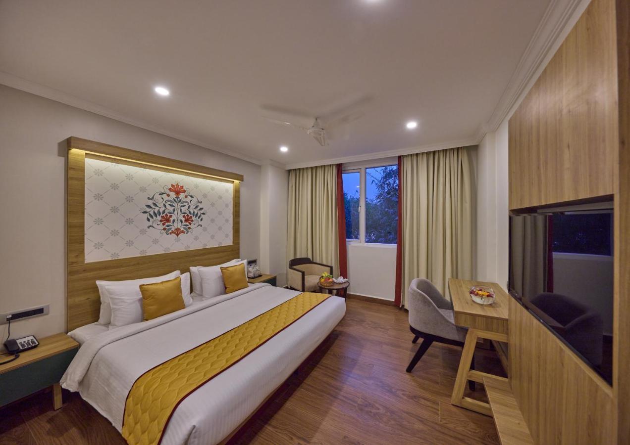 מלון Golden Tulip טירופאטי מראה חיצוני תמונה
