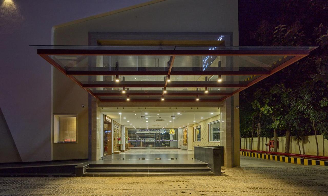 מלון Golden Tulip טירופאטי מראה חיצוני תמונה