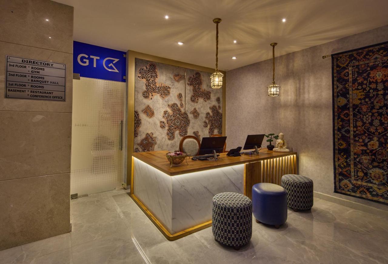 מלון Golden Tulip טירופאטי מראה חיצוני תמונה