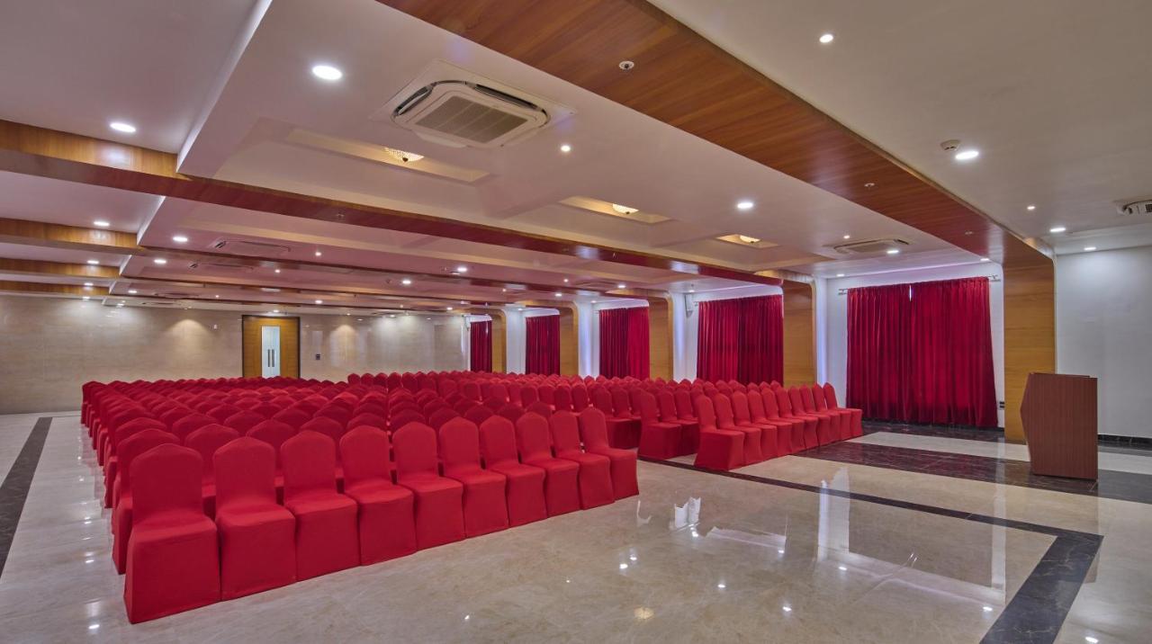 מלון Golden Tulip טירופאטי מראה חיצוני תמונה