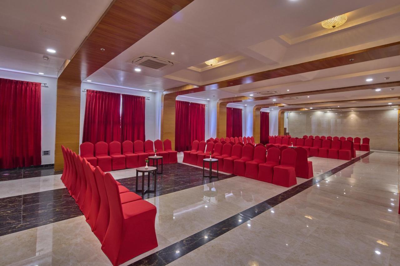 מלון Golden Tulip טירופאטי מראה חיצוני תמונה