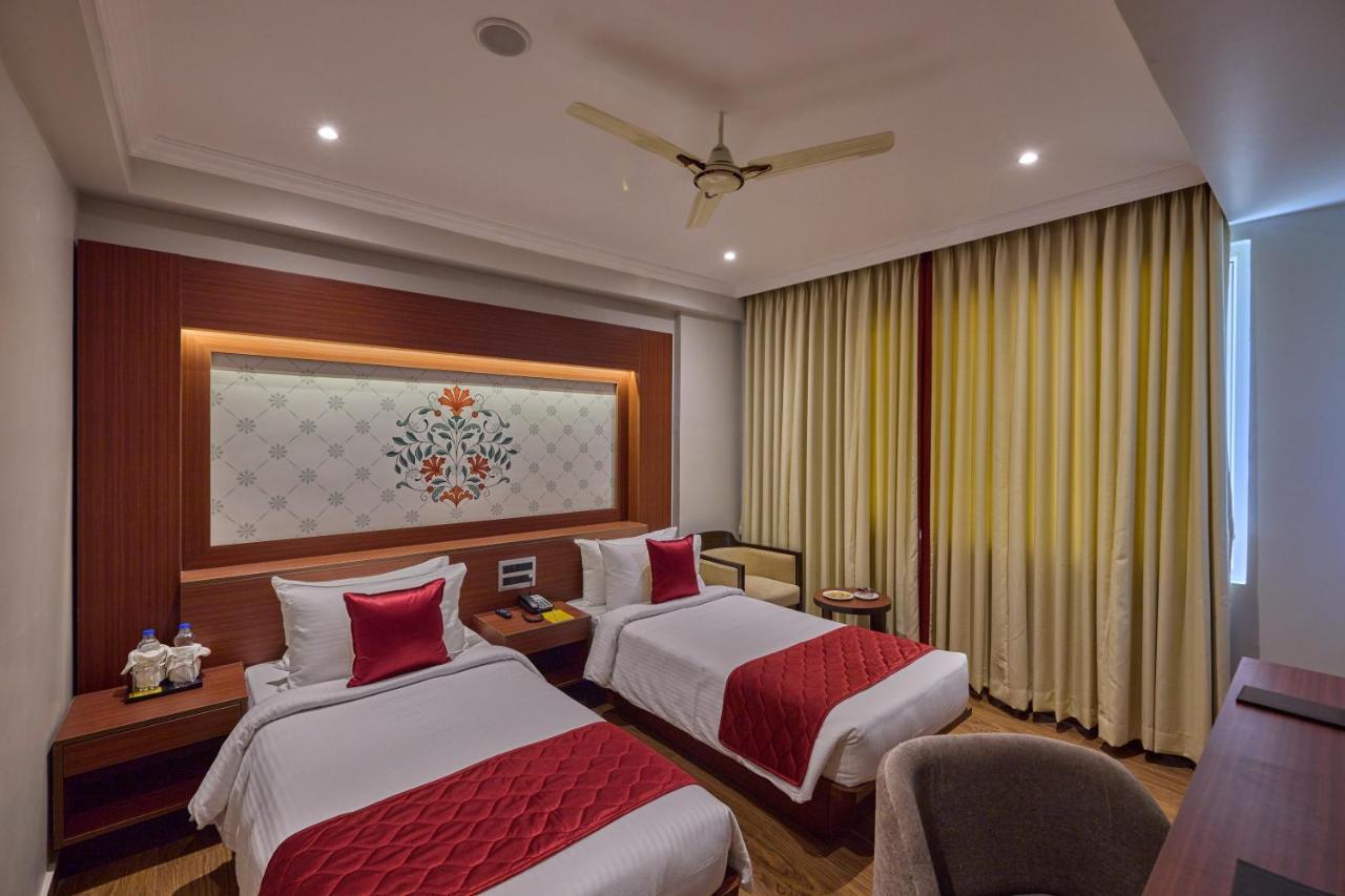 מלון Golden Tulip טירופאטי מראה חיצוני תמונה
