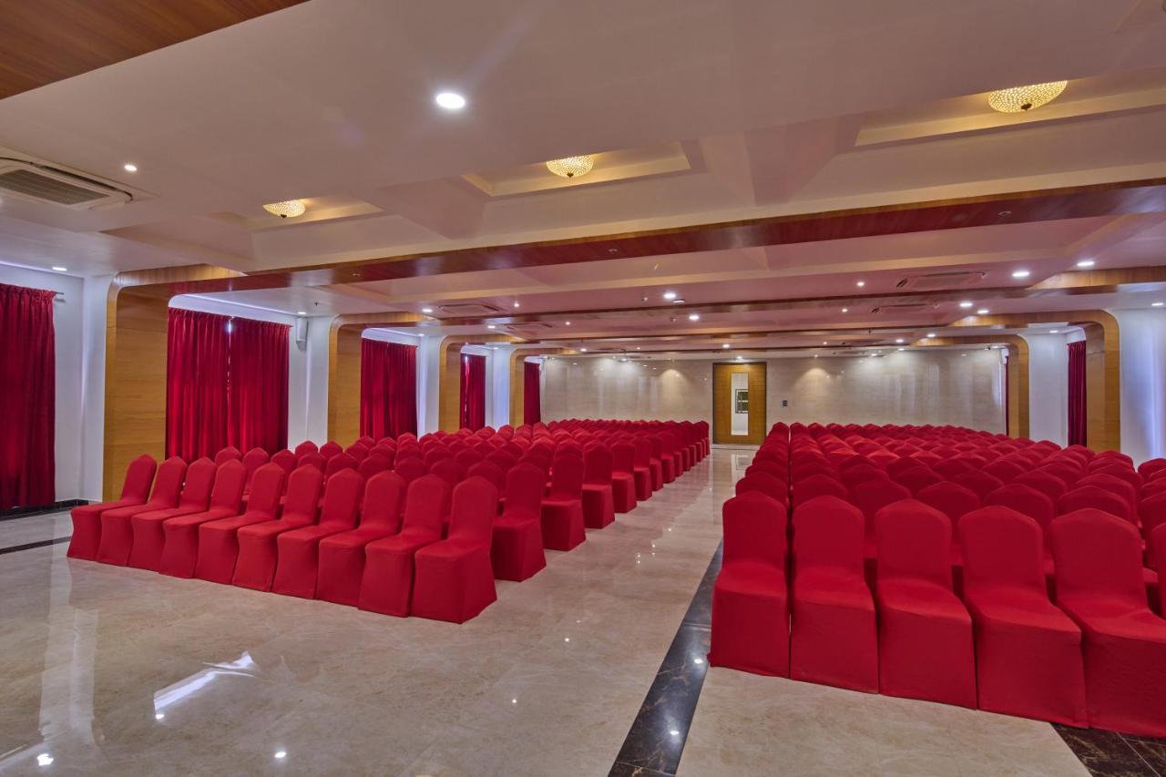 מלון Golden Tulip טירופאטי מראה חיצוני תמונה